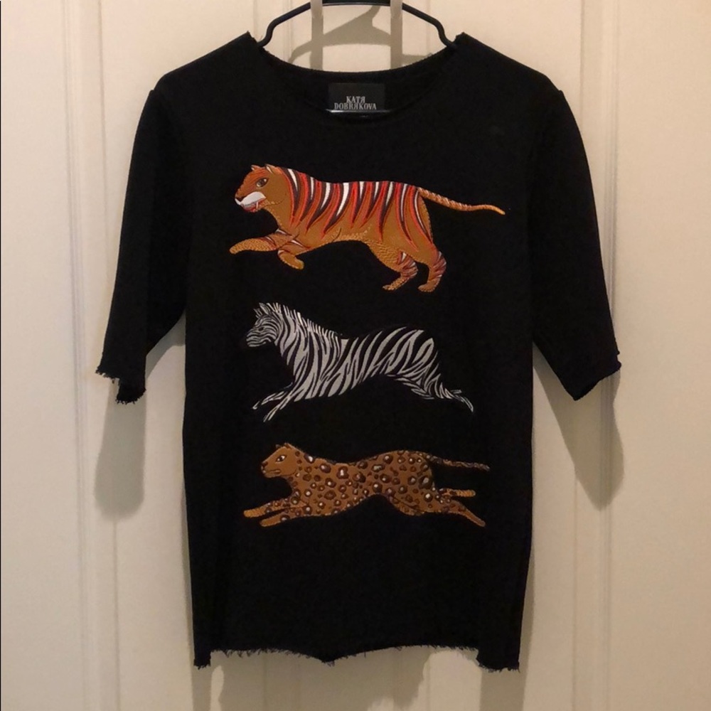 🆕 Women’s short sleeve knit top by MARY KATR…